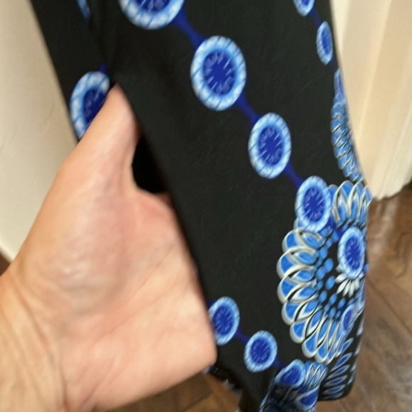 EUC scoop neck 3/4 sleeve, handkerchief hem, tunic - Picture 4 of 8